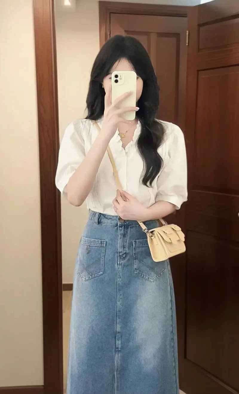 高腰半身牛仔裙怎么搭配上衣