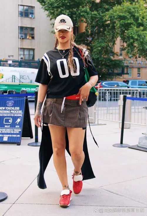 棒球中长t恤怎么搭配什么裤子好看吗