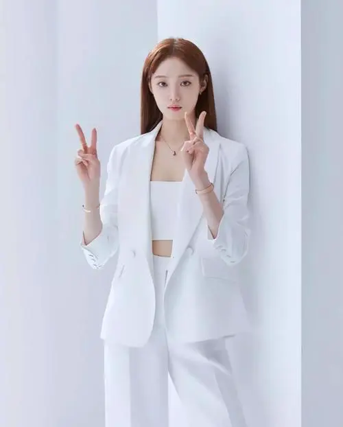 兰芝最新代言人李圣经