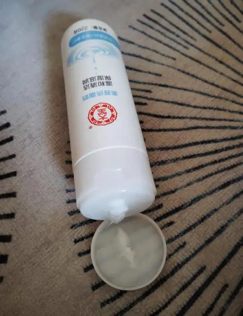 大宝洗面奶怎么看真假