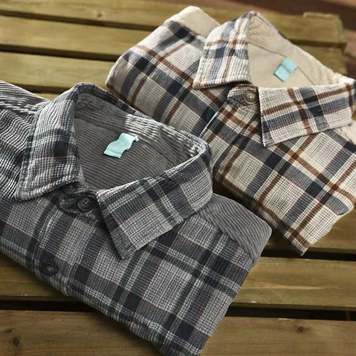 灰色格子长款衬衫外套怎么搭配什么裤子