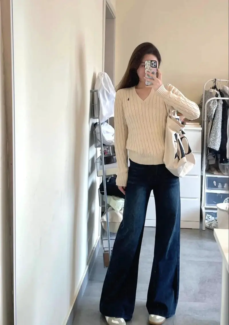 白色v领宽松毛衣怎么搭配什么外套好看