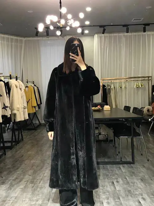 黑色短貂怎么搭配好看