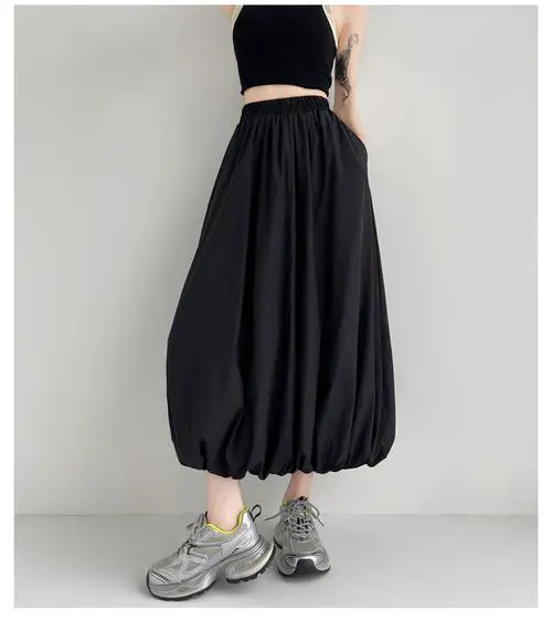 灰色运动长裙怎么搭配衣服好看