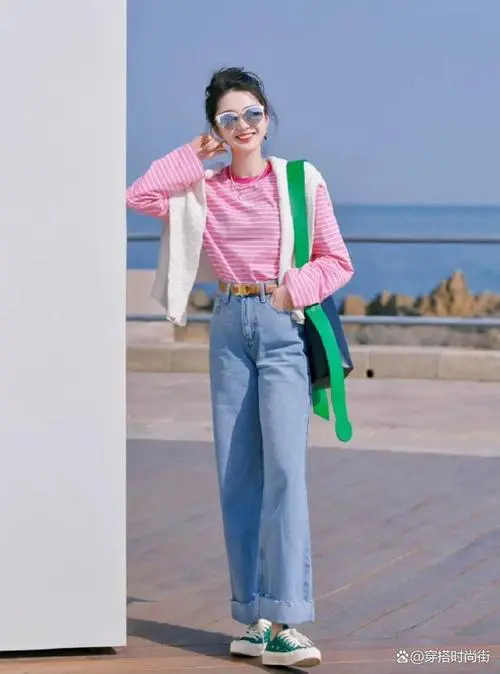 粉蓝色上衣怎么搭配什么裤子好看图片欣赏