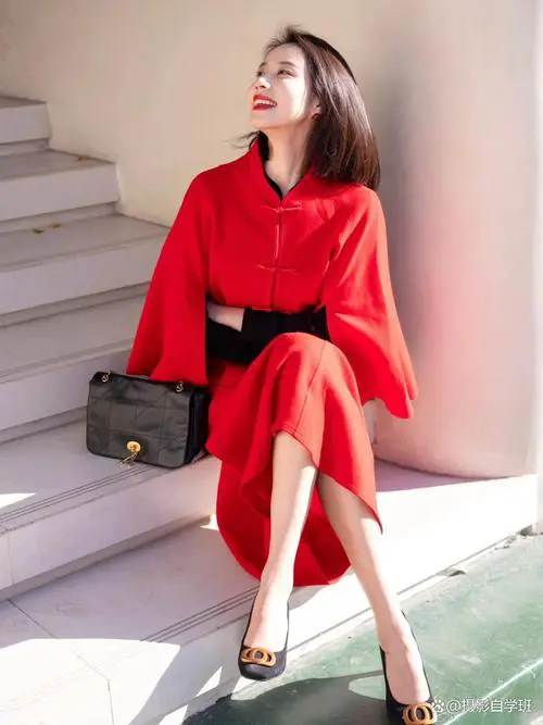 红色宽松长裙怎么搭配什么外套好看
