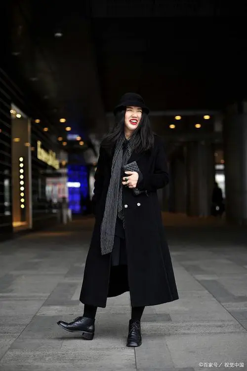 长版黑色衣服怎么搭配图片大全