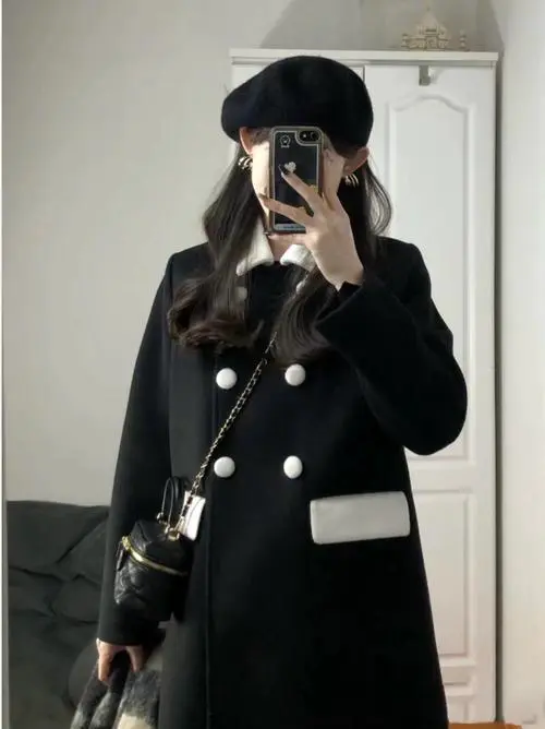 黑色短毛外套怎么搭配什么