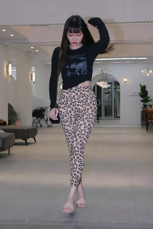 豹纹裤怎么搭配图片欣赏