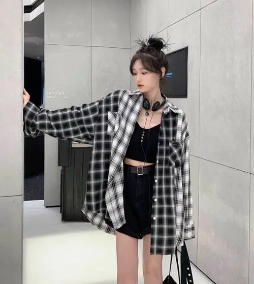 女款黑白小格子衬衫怎么搭配