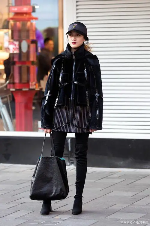 黑色短毛外套怎么搭配什么