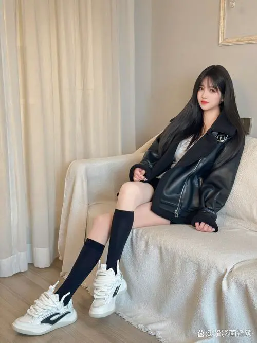 学生长腿袜怎么搭配