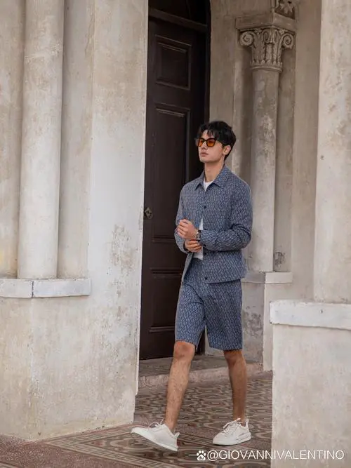 韩版男牛仔风衣怎么搭配