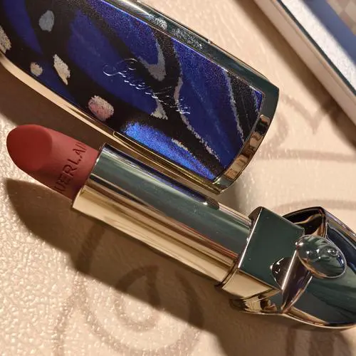 娇兰最新款宝石唇膏壳