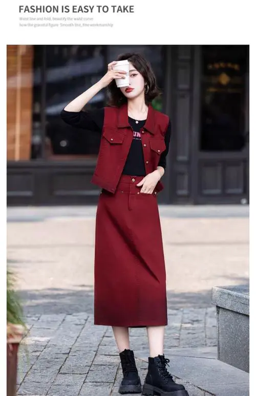 红色牛仔马甲怎么搭配衣服