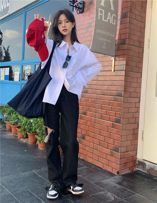 白衬衫打底怎么搭配