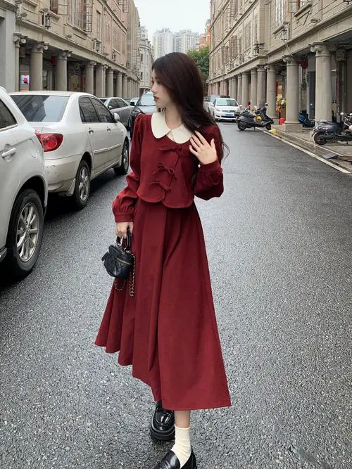 红色宽松长裙怎么搭配什么外套好看