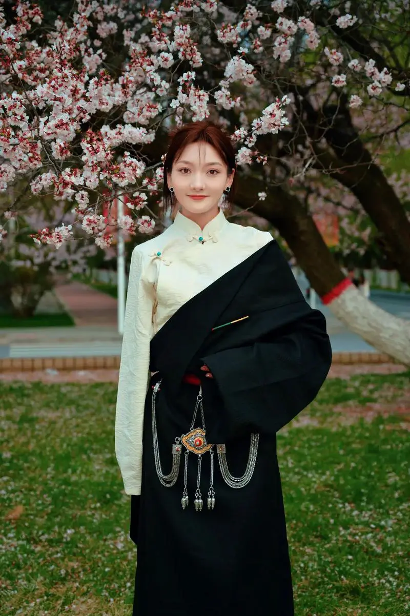 藏装服装短发怎么搭配图片