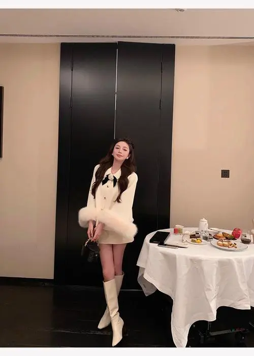 白色短款斗篷怎么搭配什么裤子好看图片大全