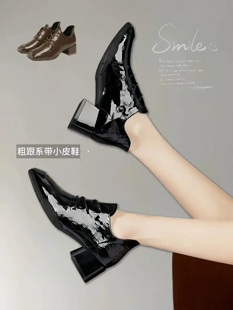 方跟皮鞋怎么搭配衣服好看吗