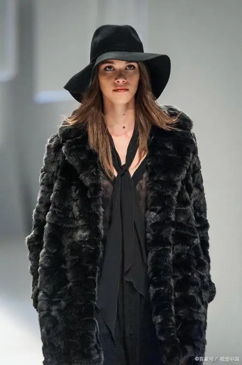 黑色中长款貂怎么搭配好看吗