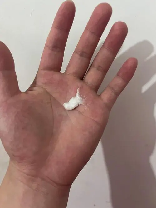 AHC洗面奶怎么有渣渣状