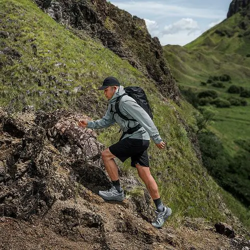 登山凉鞋怎么搭配