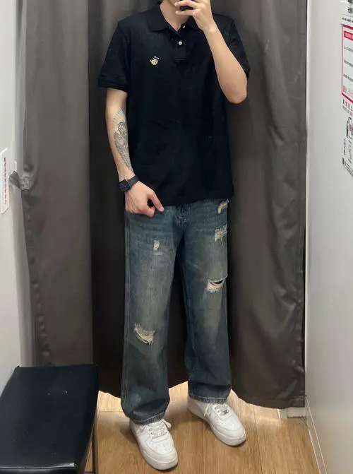男生黑色破洞牛仔裤怎么搭配