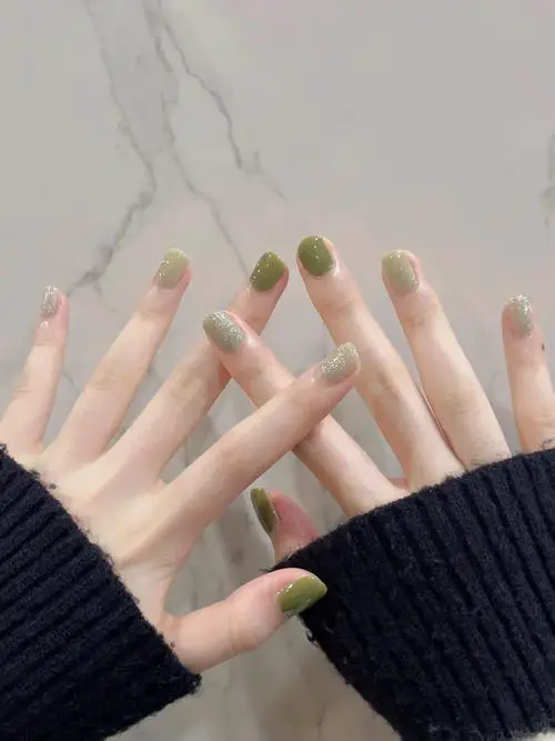 薄荷绿美甲最新款式
