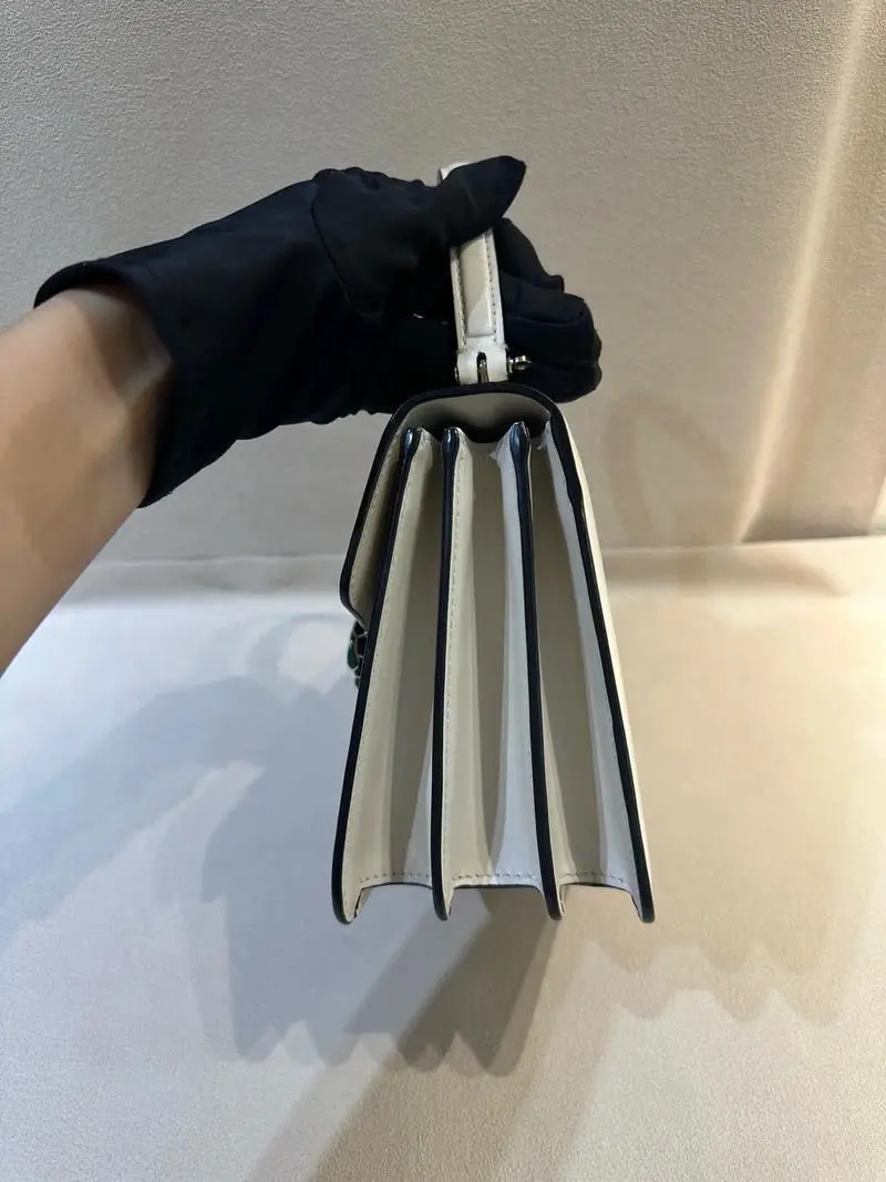 雅格丽白最新的是哪个系列