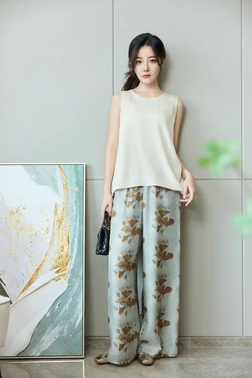 金色的鞋怎么搭配衣服