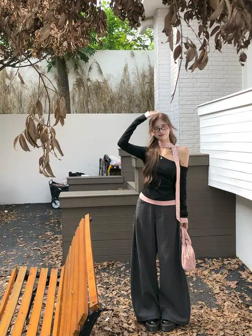 长袖黑上衣怎么搭配图片