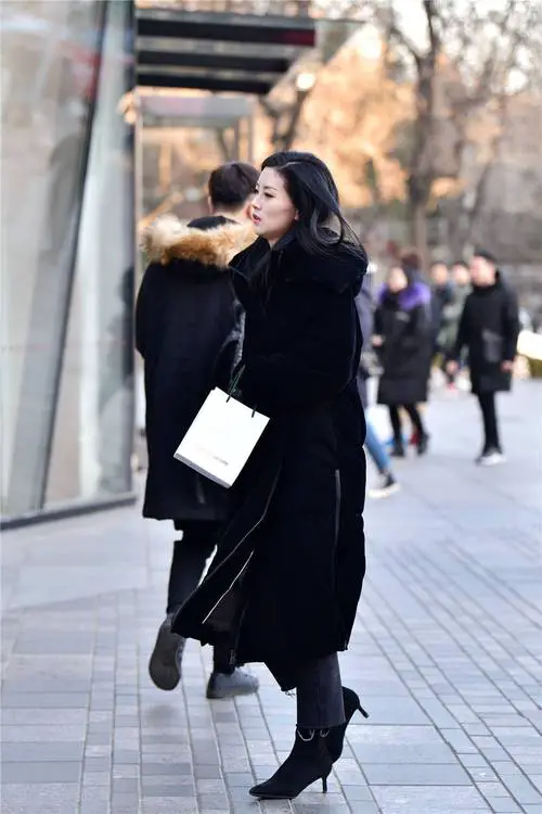 女生黑色的鞋子怎么搭配衣服图片大全