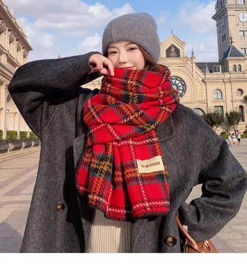 短款红羊绒大衣怎么搭配什么围巾好看