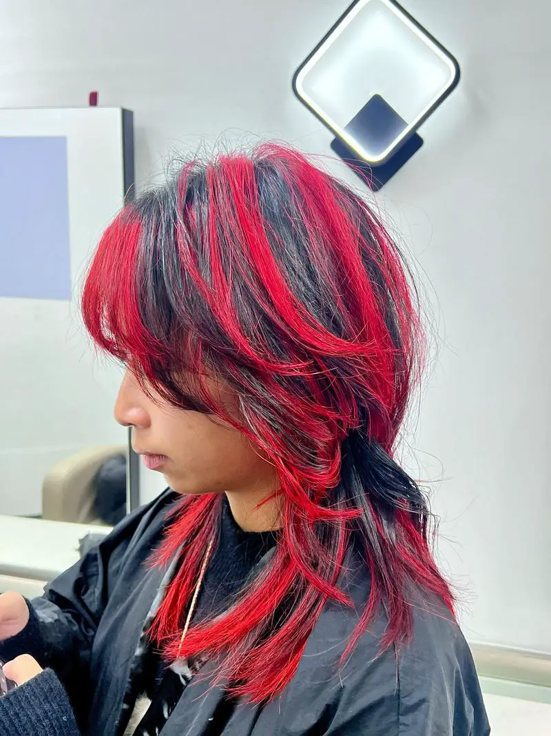 红色发型怎么搭配衣服