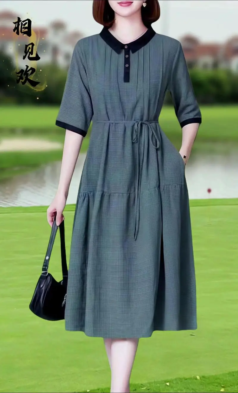 白色格子棉麻连衣裙怎么搭配什么外套