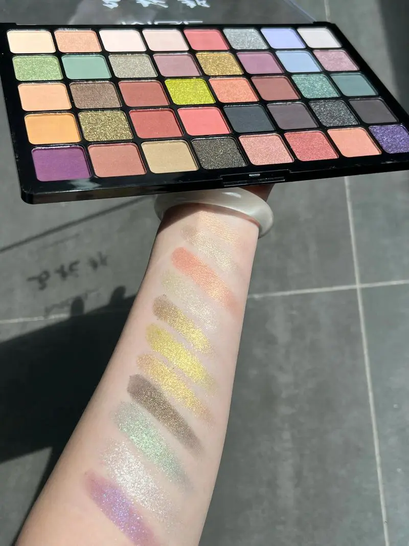 化妆品彩妆眼影最新品