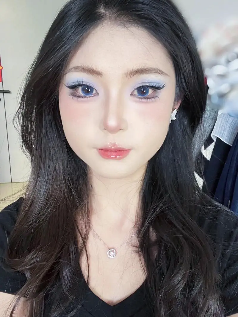 蓝色粉色眼影怎么搭配好看吗