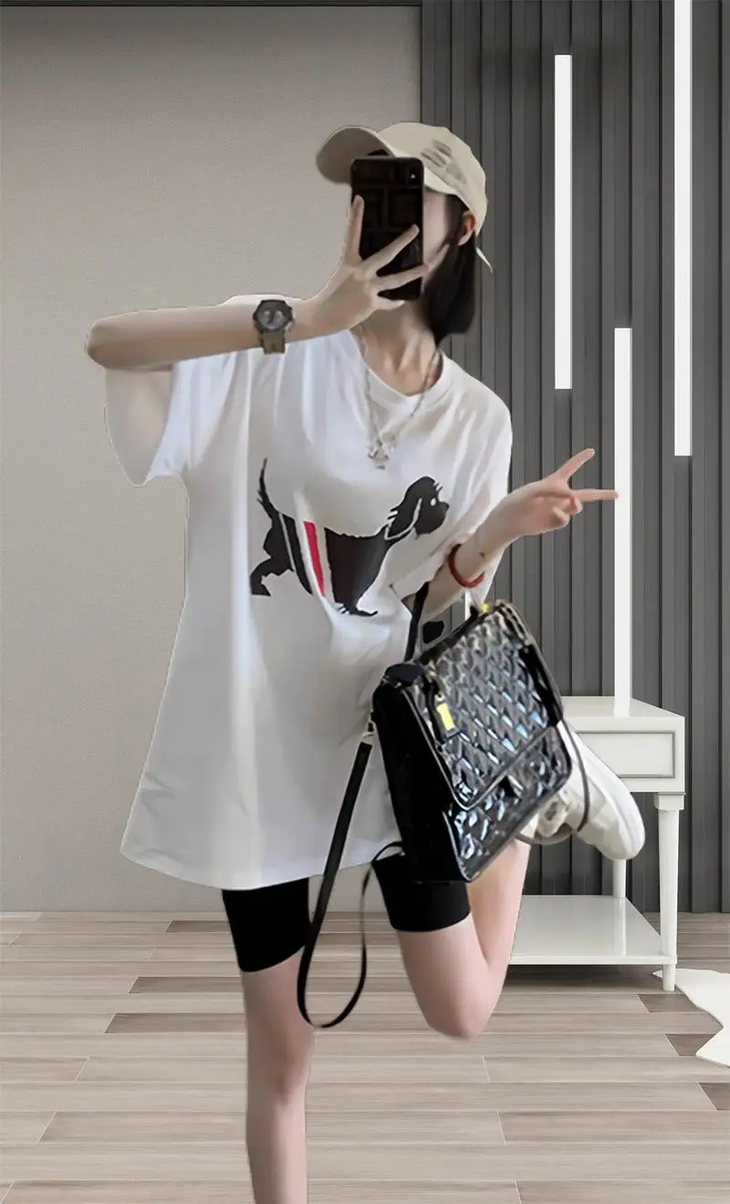 白色短袖长款怎么搭配图片