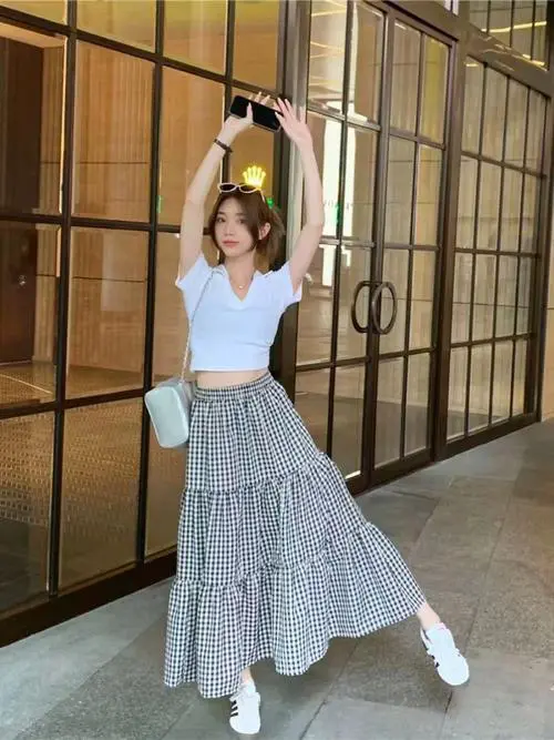 夏季半身伞裙怎么搭配