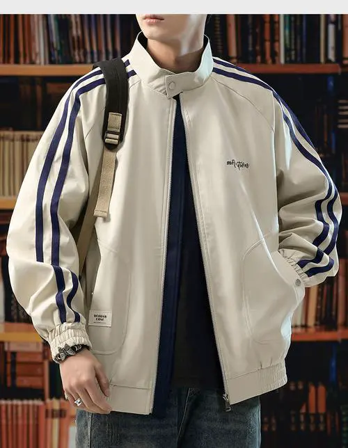 男条纹厚外套怎么搭配什么裤子