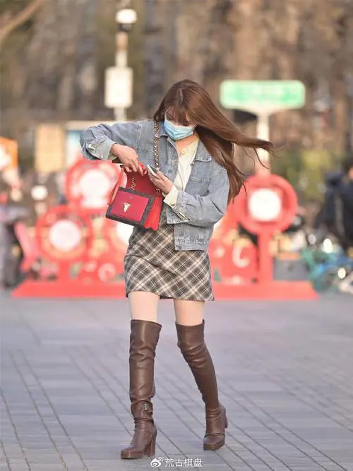 大粗跟靴子怎么搭配衣服图片