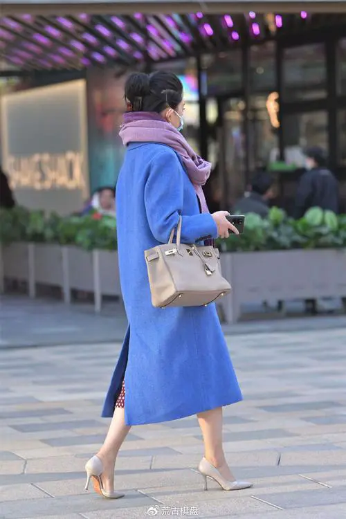 紫色灰色蓝色怎么搭配衣服图片女生