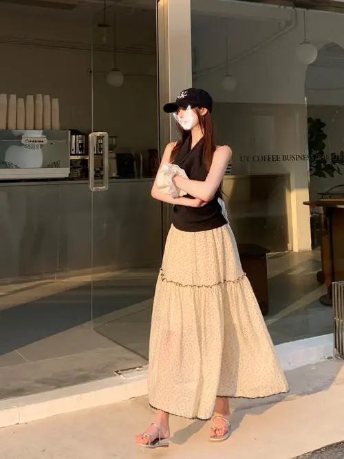 怎么给宽松的裙子搭配