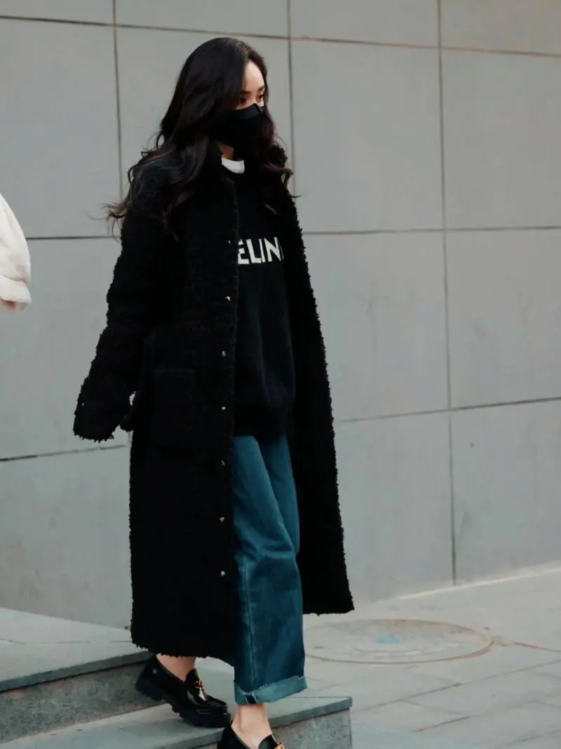 黑色中款毛呢外套怎么搭配什么裤子