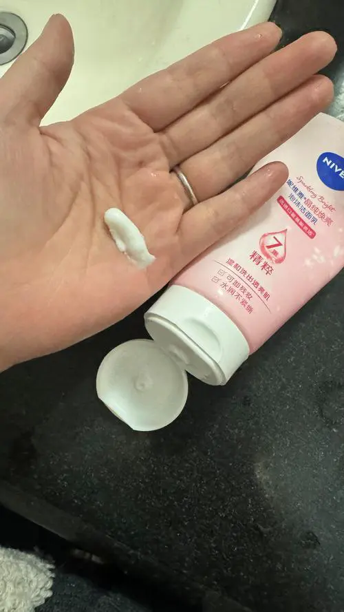 妮维雅去黑头磨砂洗面奶怎么样