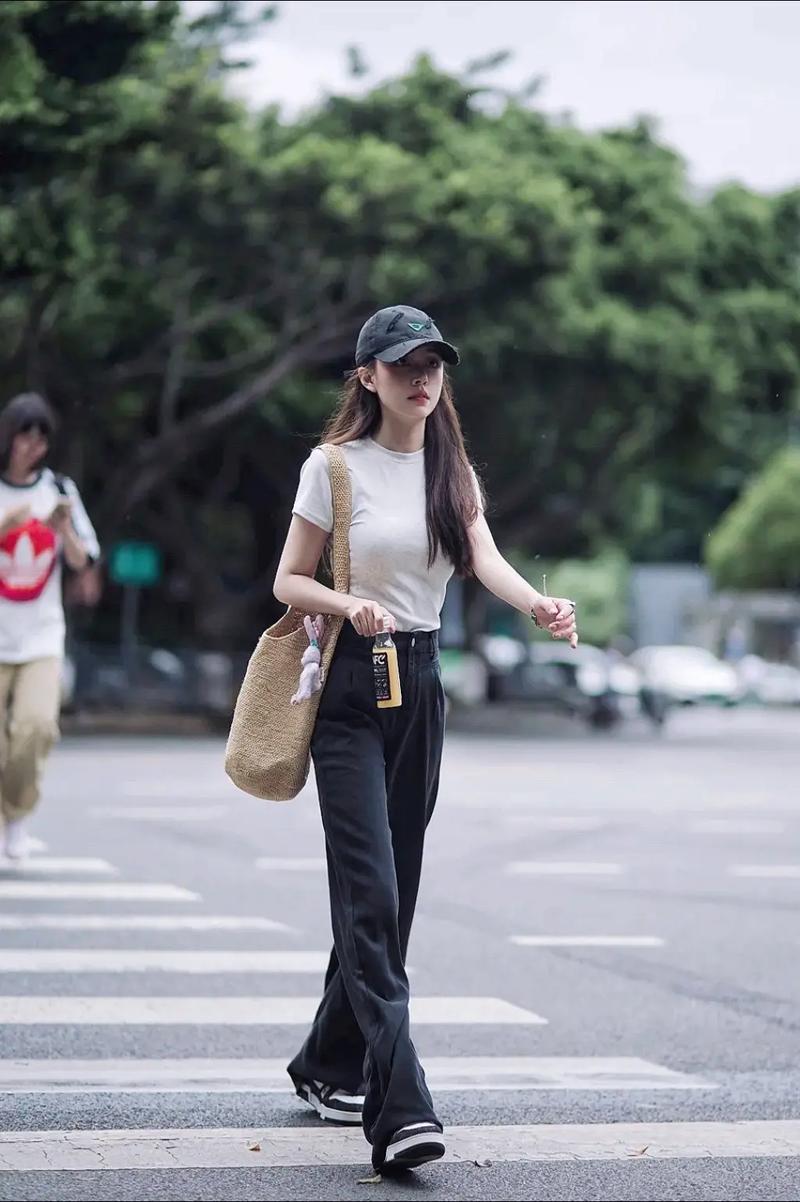 白t黑裤子怎么搭配什么外套