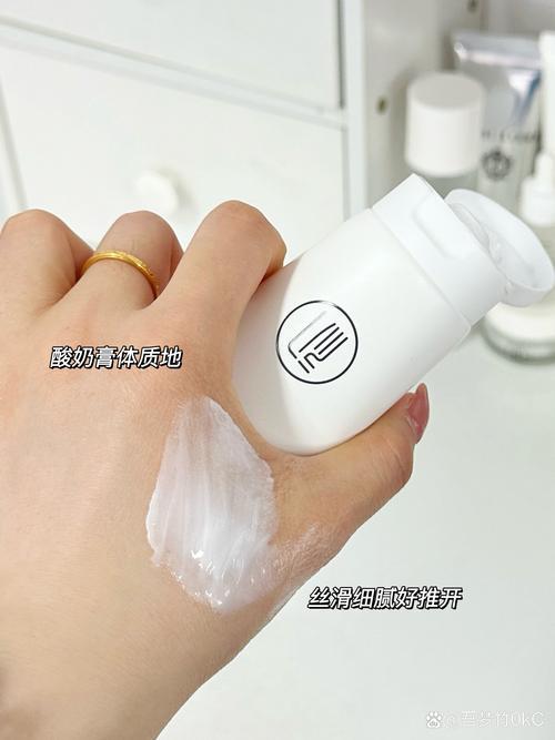 洗面奶挤压的瓶口坏了怎么办