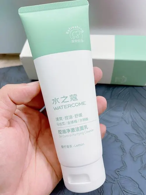 水之蔻洗面奶怎么打开