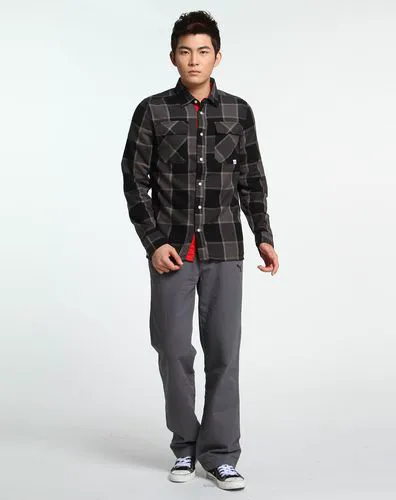 灰色格子长款衬衫外套怎么搭配什么裤子好看